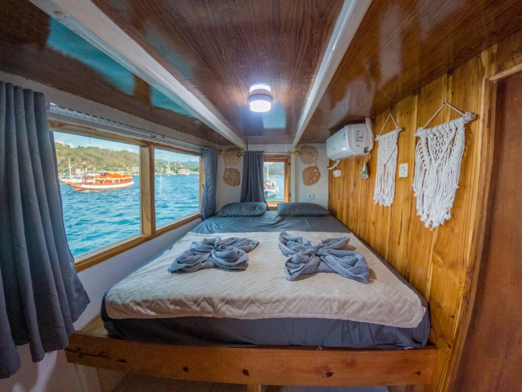 Labuan Bajo Sailing Trip 3 days 2 Nights- Almadira Boat