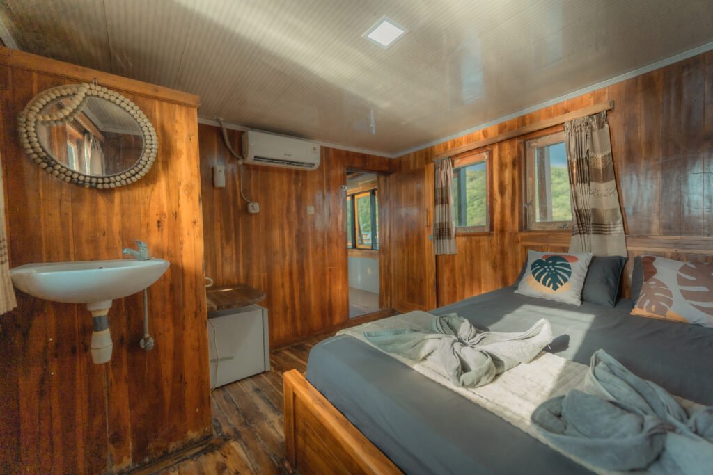 Labuan Bajo Sailing Trip 3 days 2 Nights- Almadira Boat