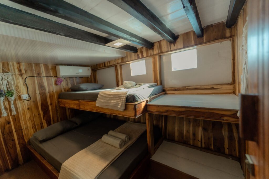 Labuan Bajo Sailing Trip 3 days 2 Nights- Almadira Boat
