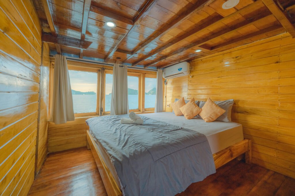 Labuan Bajo Sailing Trip 3 Days 2 Nights - Balaraja Boat