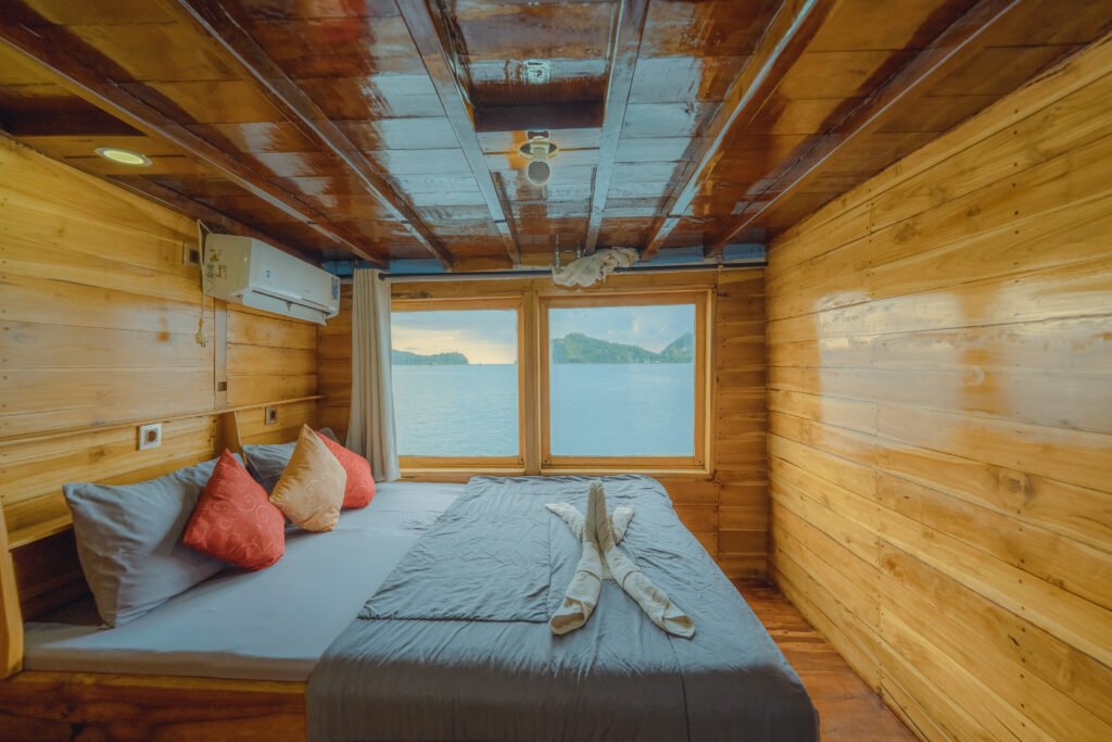 Labuan Bajo Sailing Trip 3 Days 2 Nights - Balaraja Boat