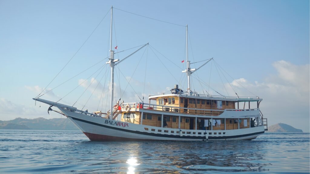 Labuan Bajo Sailing Trip 3 Days 2 Nights - Balaraja Boat