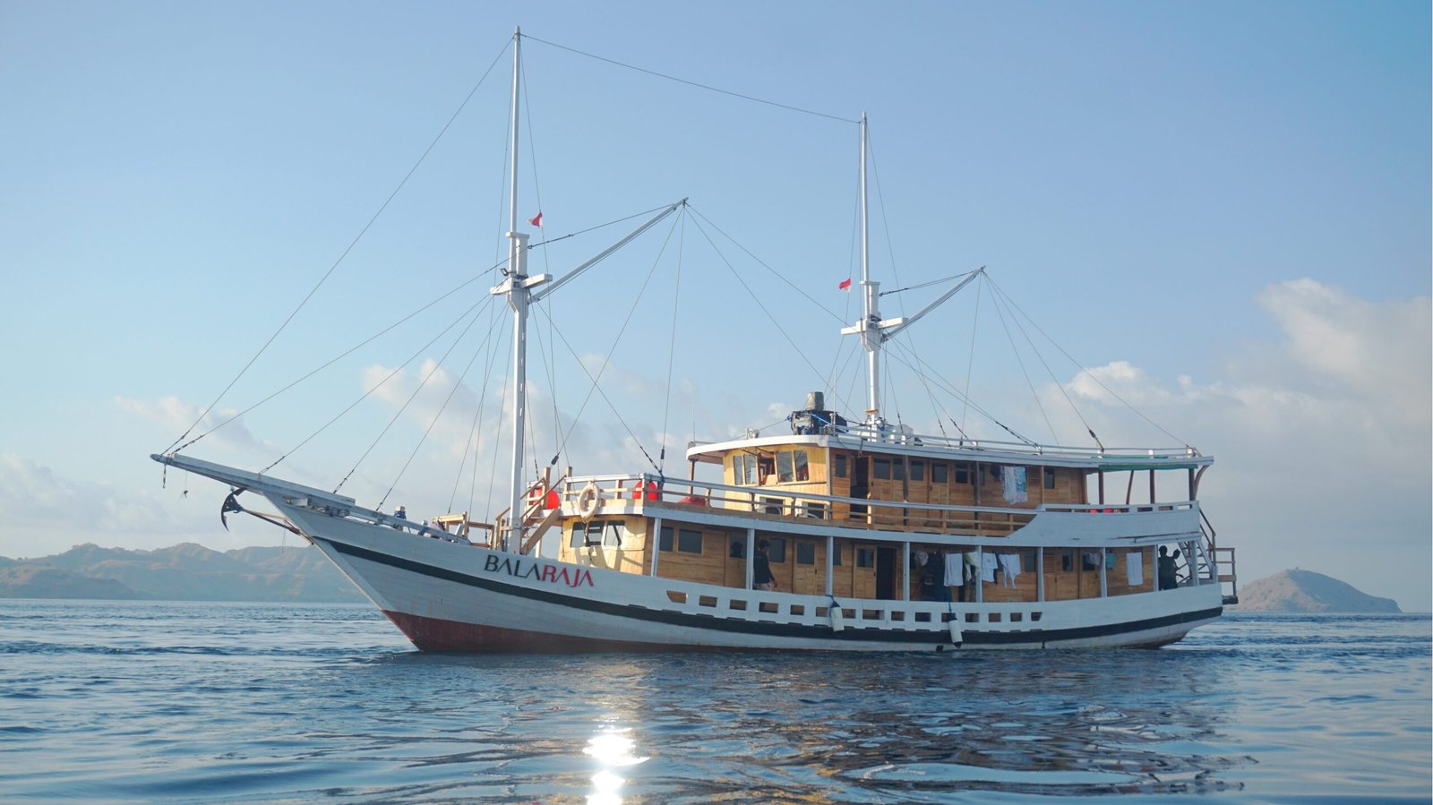 Labuan Bajo Sailing Trip 3 Days 2 Nights - Balaraja Boat