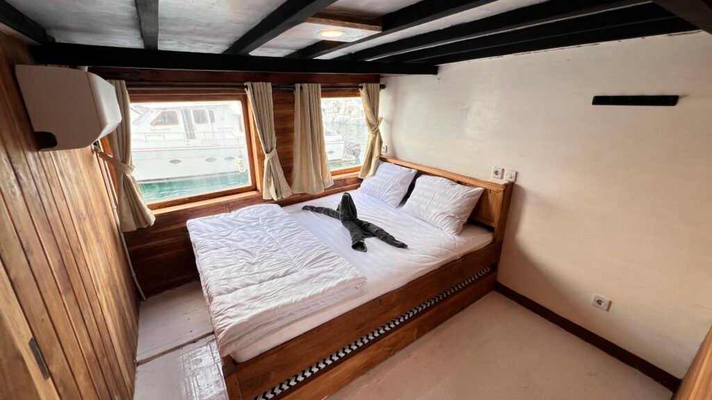 Labuan Bajo Sailing Trip 3 Days 2 Nights - Flores Utama