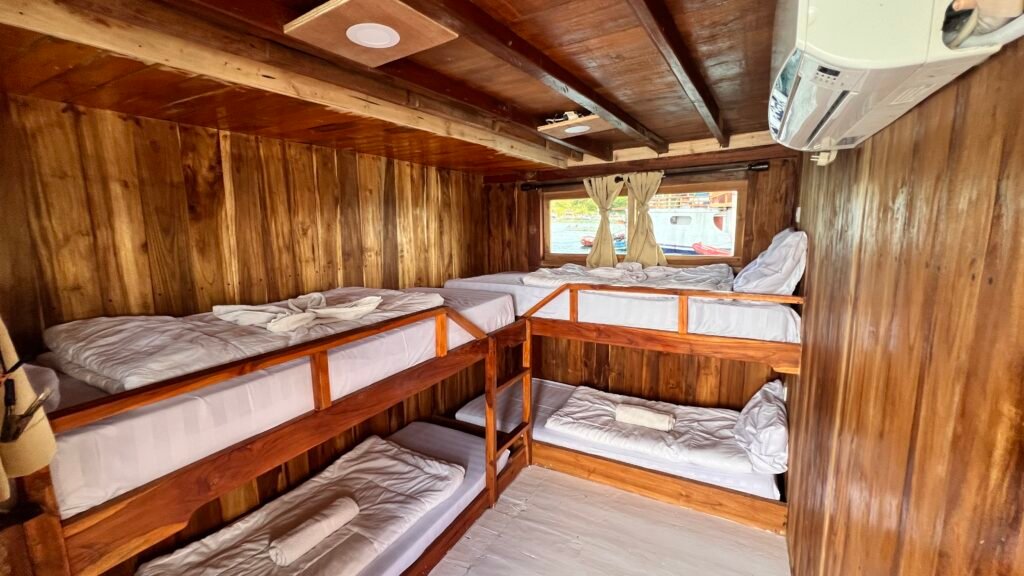 Labuan Bajo Sailing Trip 3 Days 2 Nights - Flores Utama