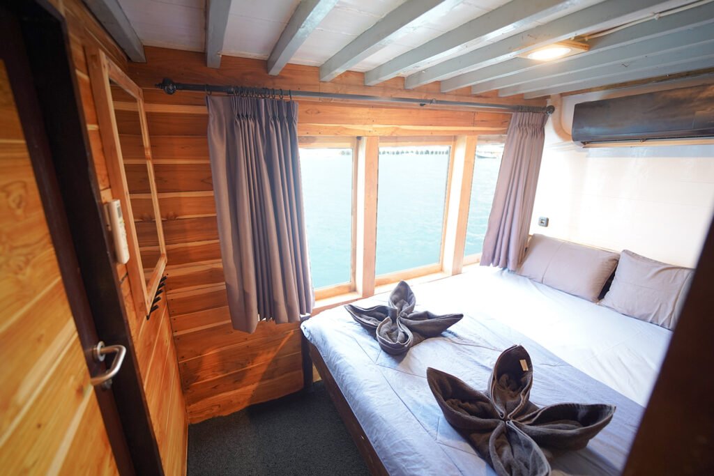 Labuan Bajo Sailing Trip 3 Dyas 2 Nights-Yukai Boat