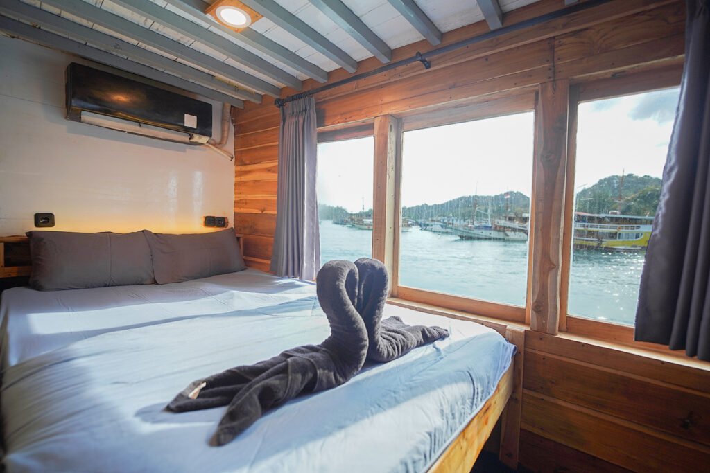 Labuan Bajo Sailing Trip 3 Dyas 2 Nights-Yukai Boat