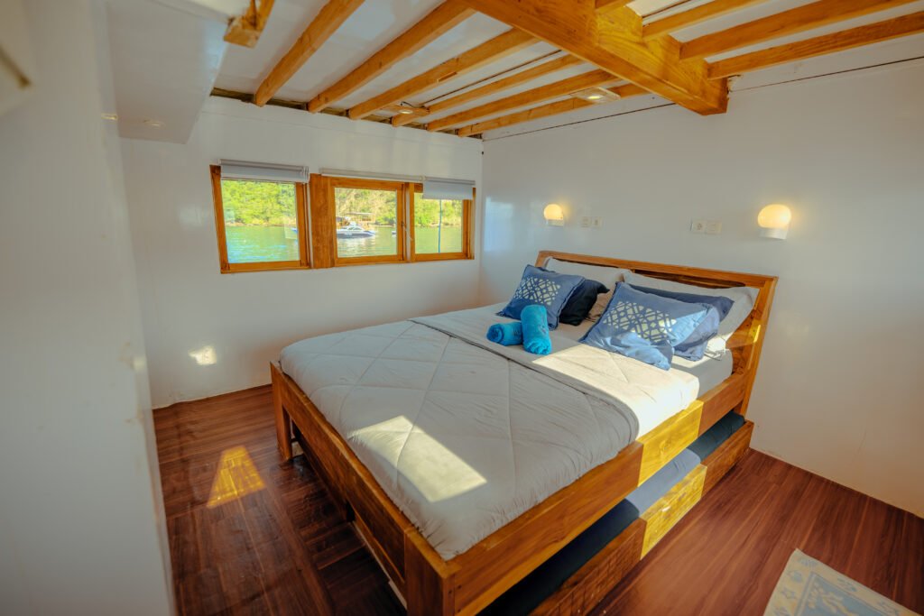 Labuan Bajo Sailing Trip 3 Days 2 Nights - Lamborajo 1