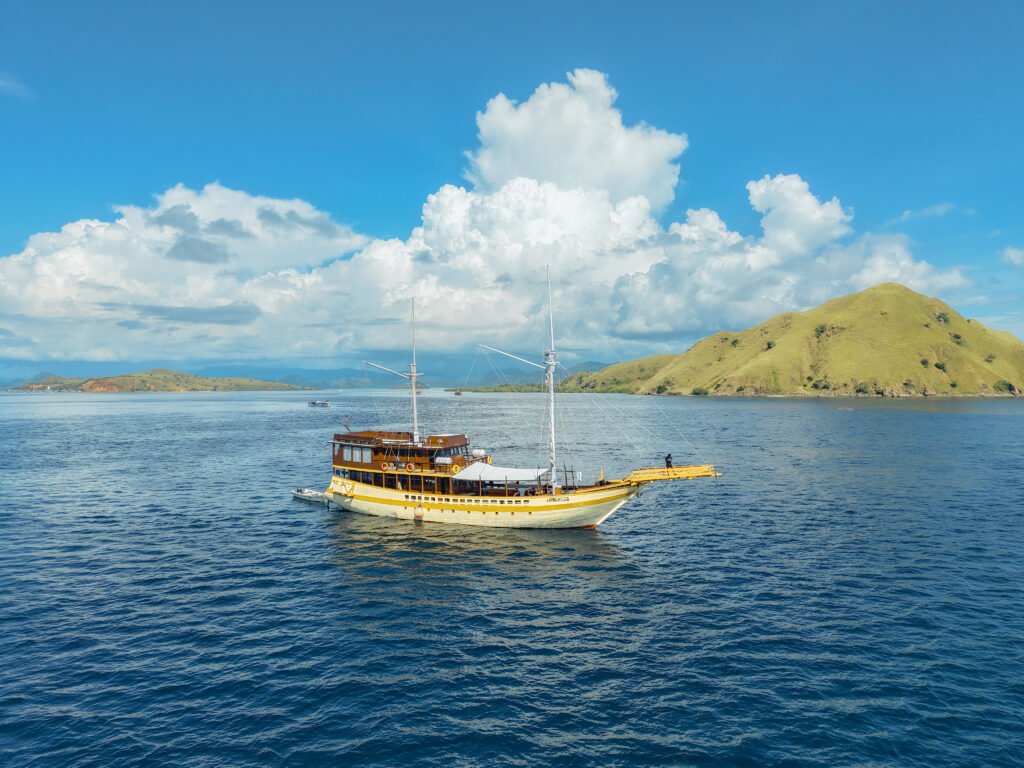 Labuan Bajo Sailing Trip 3 Days 2 Nights - Lamborajo 2