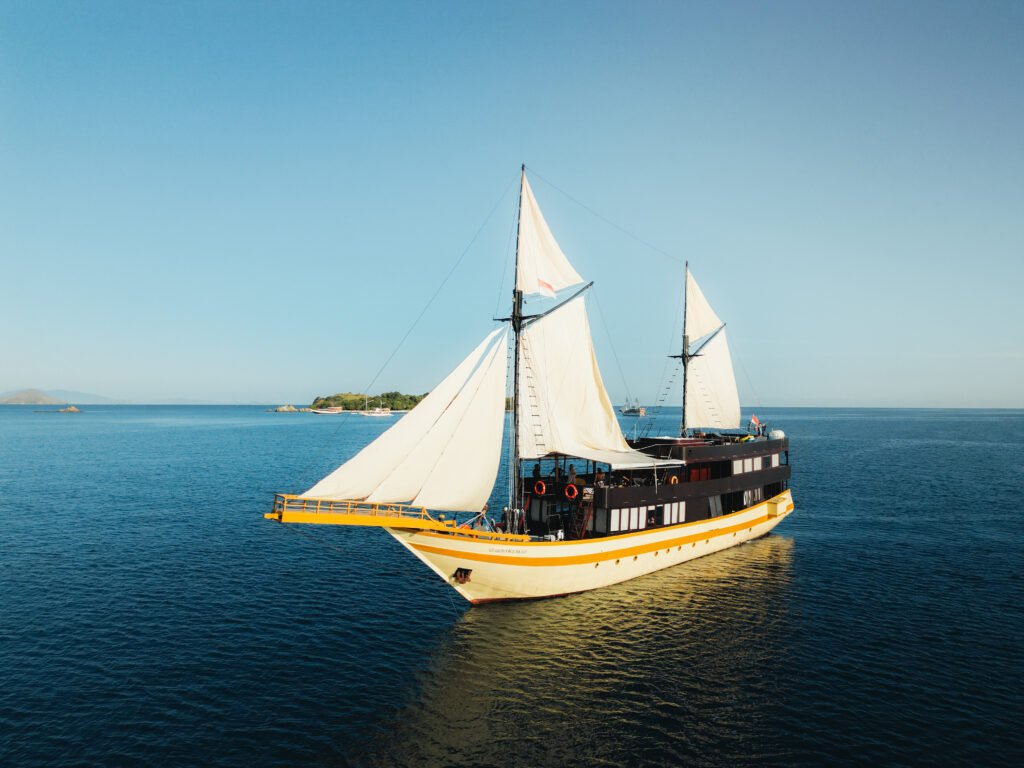 Labuan Bajo Sialing Trip 3 Days 2 Nights - Lamborajo 3
