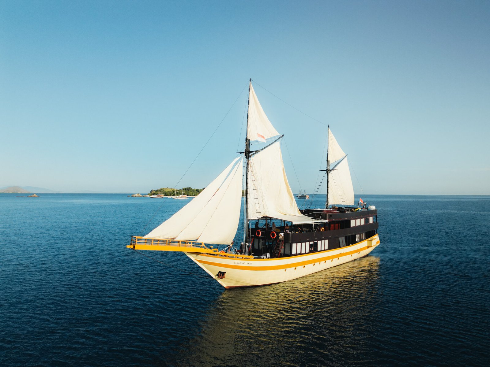 Labuan Bajo Sialing Trip 3 Days 2 Nights - Lamborajo 3