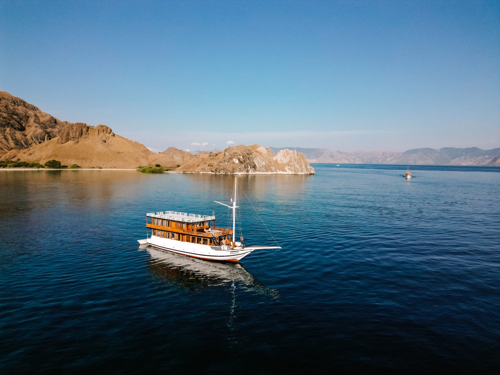 Labuan Bajo Sailing Trip 3 Days 2 Nights - Maheswari Boat