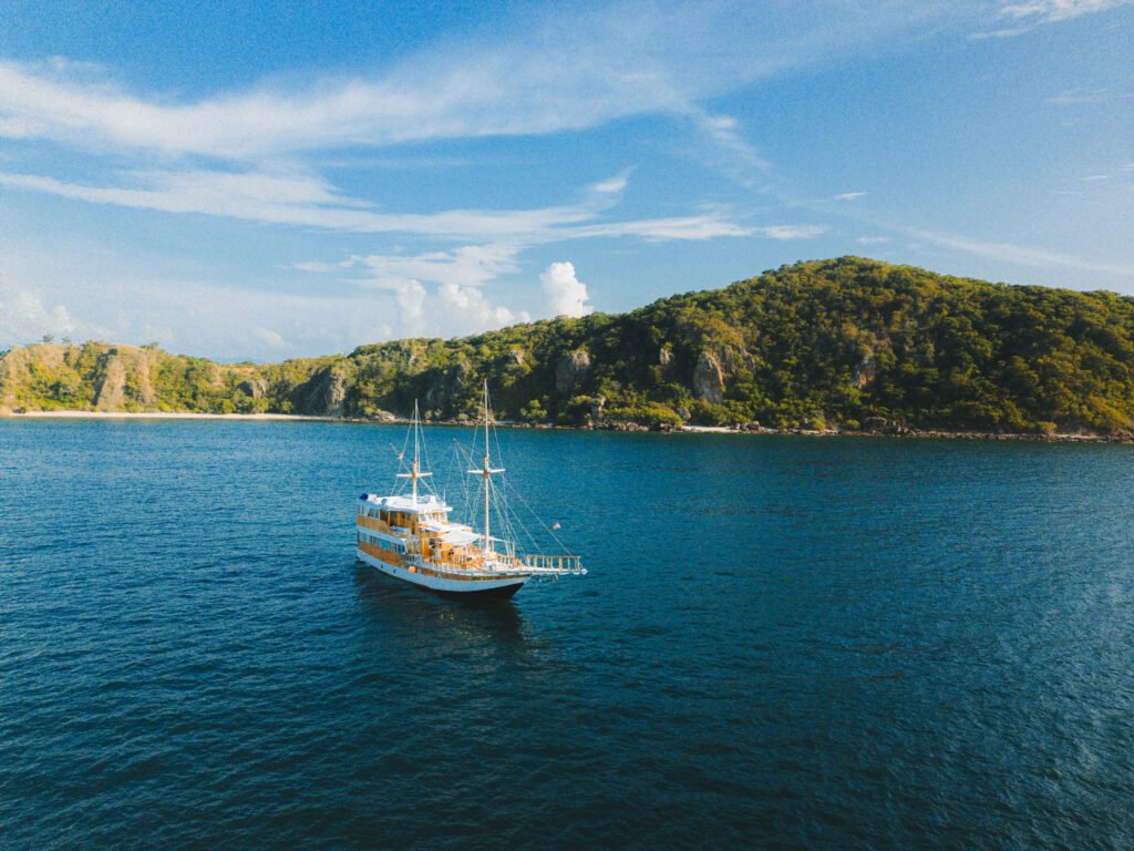 Labuan bajo sailing trip 3 days 2 nights - NK JAYA1