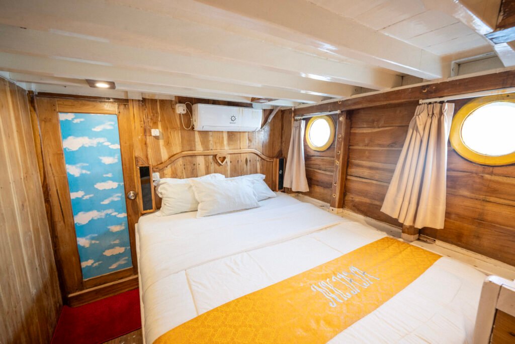 Labuan Bajo Sailing Trip 3 Days 2 Nights - NK Jaya 1