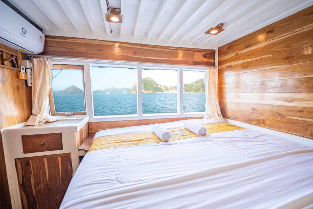 Labuan bajo sailing trip 3 days 2 nights - NK JAYA1