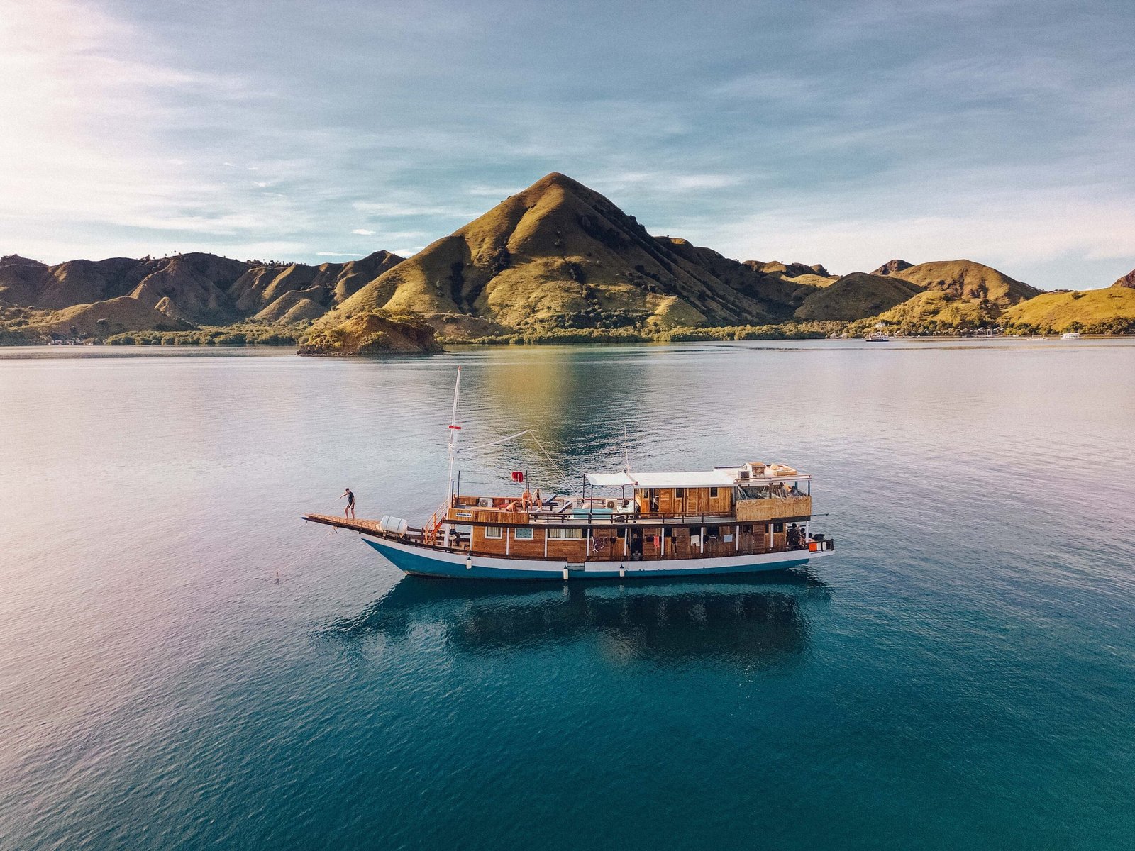 Labuan Bajo Sailing Trip 3 Days 2 Nights - Pesona Bajo Phinisi