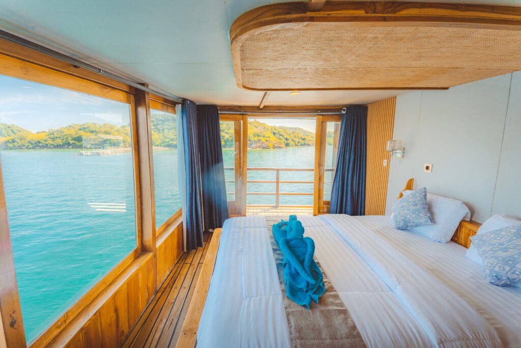 Labuan Bajo Sailing Trip 3 Days 2 Nights - Lamborajo 2