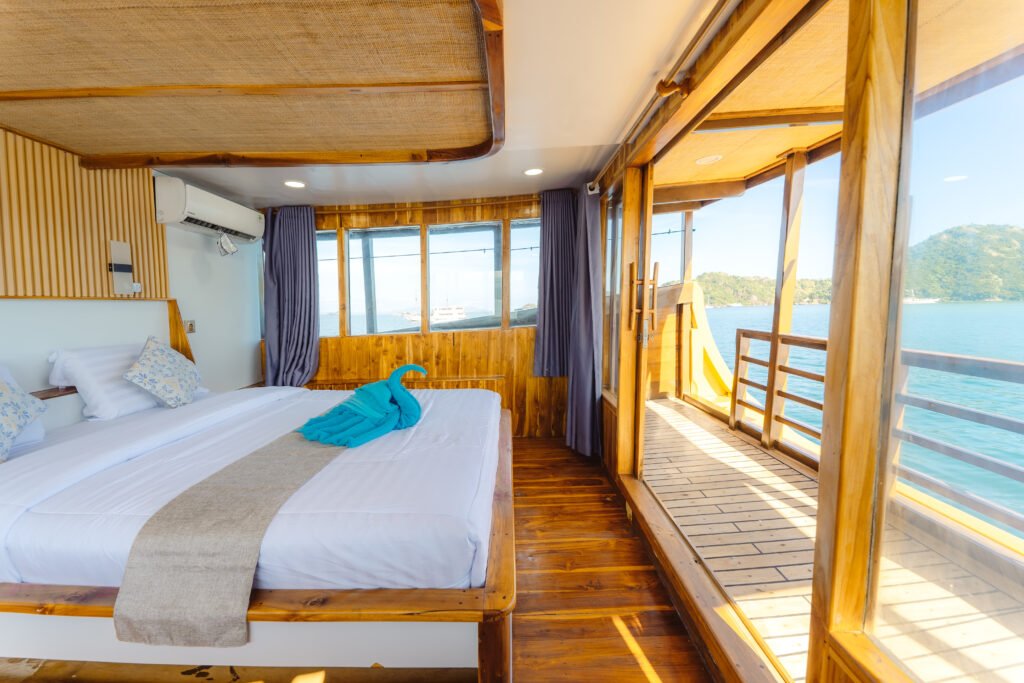 Labuan Bajo Sailing Trip 3 Days 2 Nights - Lamborajo 2