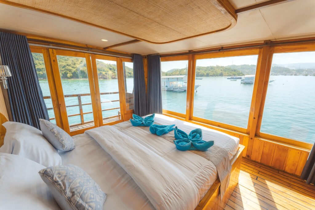 Labuan Bajo Sailing Trip 3 Days 2 Nights - Lamborajo 2