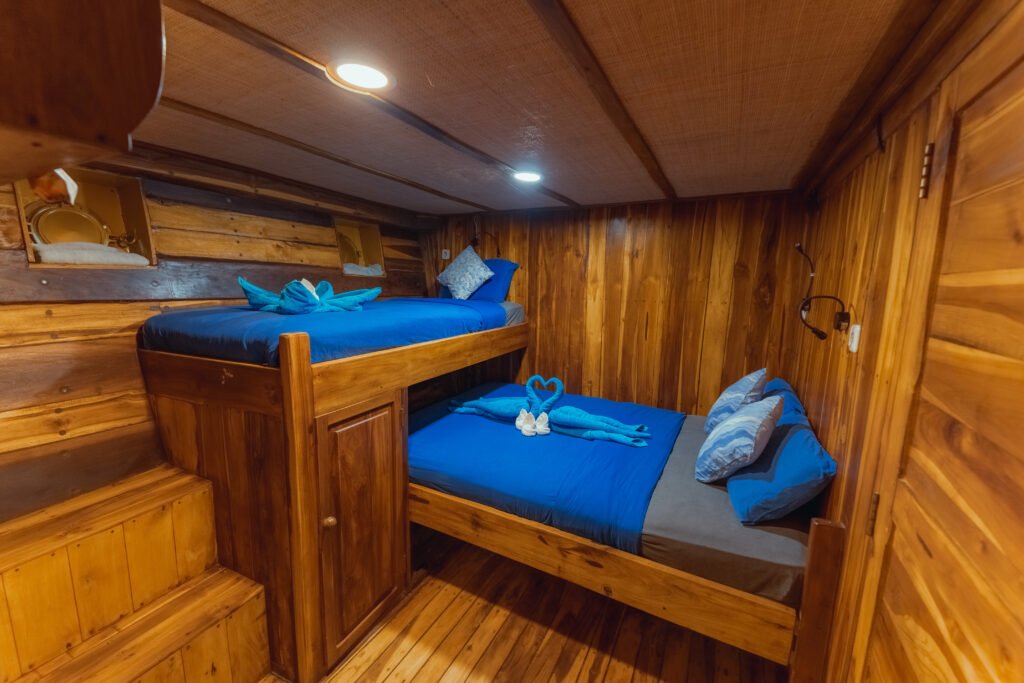 Labuan Bajo Sailing Trip 3 Days 2 Nights - Lamborajo 2