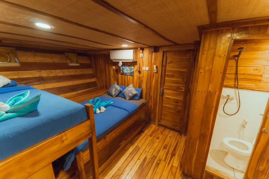 Labuan Bajo Sailing Trip 3 Days 2 Nights - Lamborajo 2